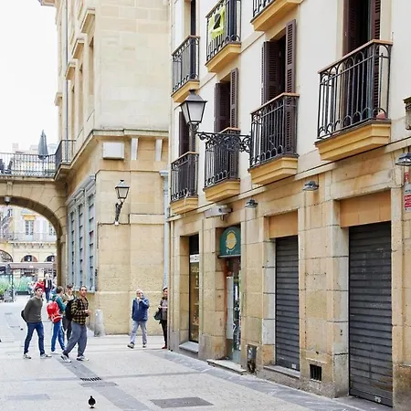 Апартаменты 8 Balconies Heart Of The Old Town *