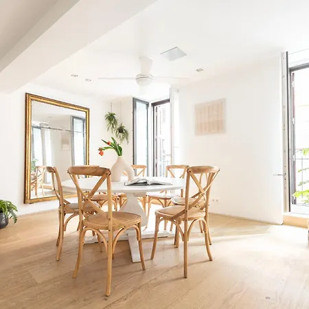 8 Balconies Heart Of The Old Town Daire *