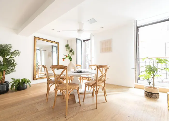 8 Balconies Heart Of The Old Town Daire *