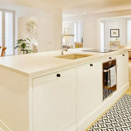 8 Balconies Heart Of The Old Town 아파트 *